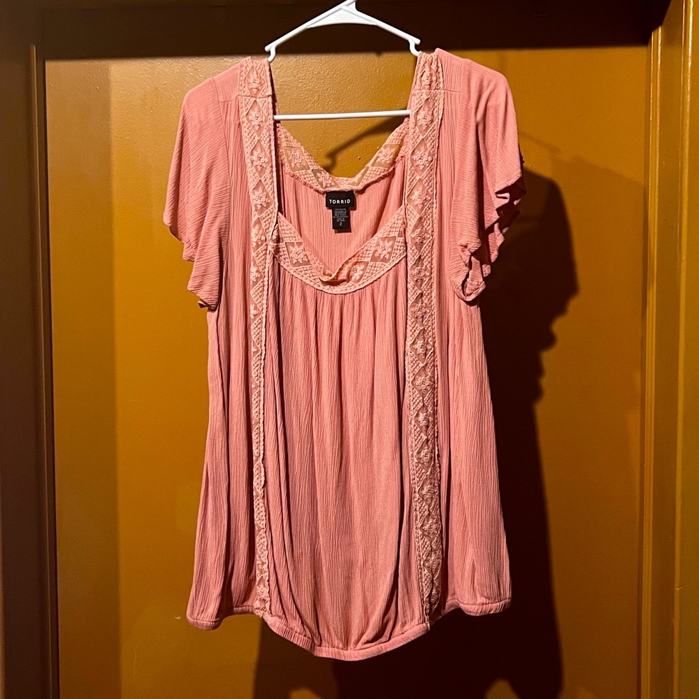 Torrid rose peasant blouse in size 2 (18/20)